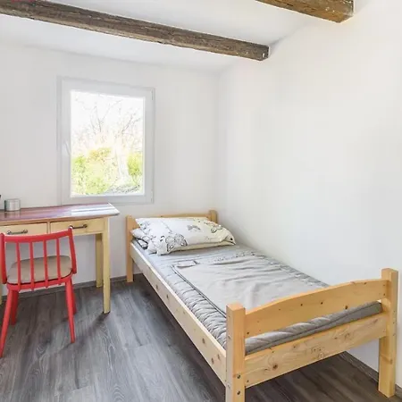 Chata Kazin Praha-lipence Holiday home Cernosice